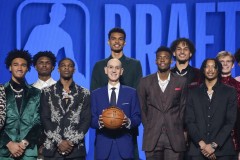 NBA交易大震动！火箭队迎来灰熊后卫特伦特·雷诺兹加盟