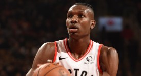 NBA转会风云：詹姆斯加盟尼克斯，雄鹿凯尔特人面临压力